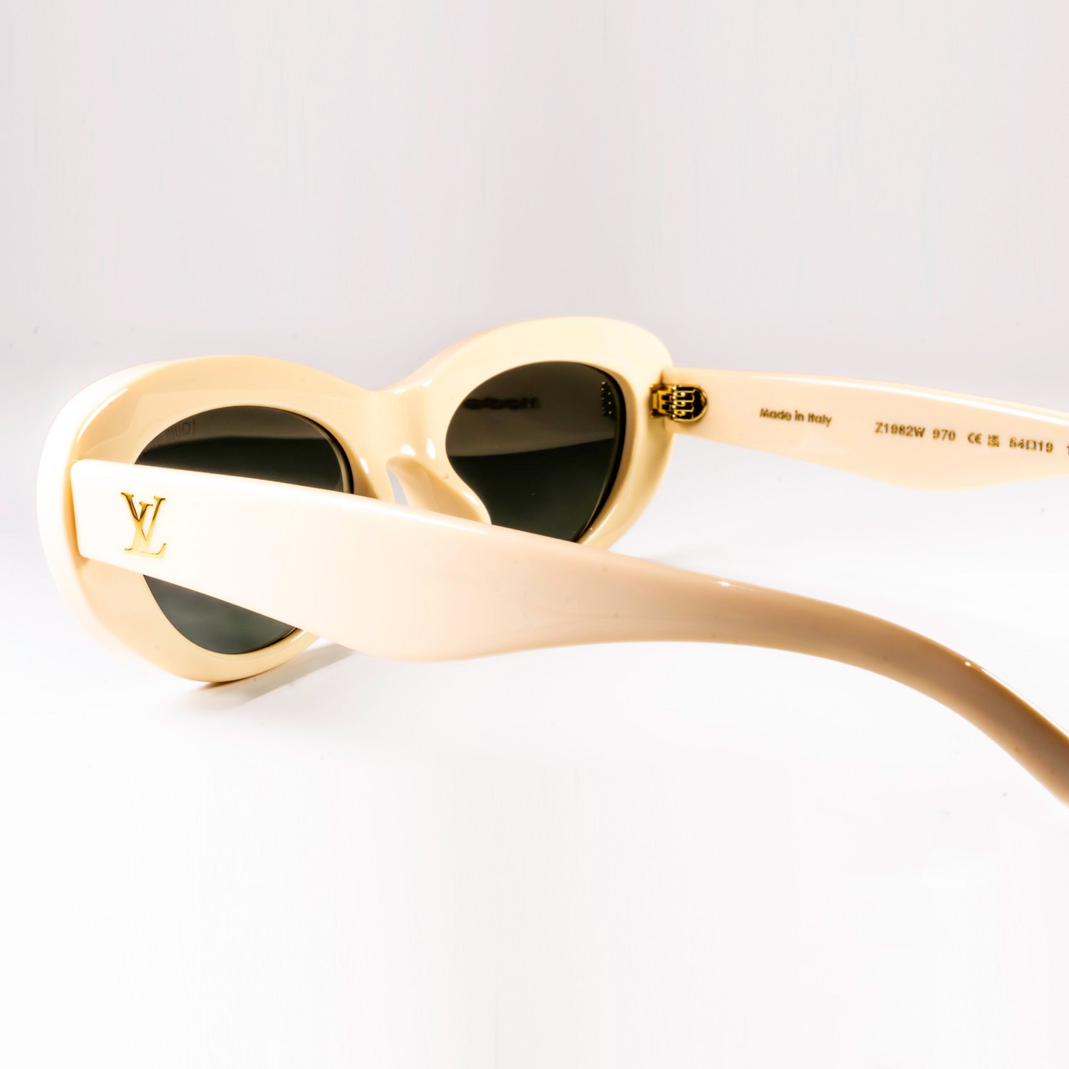 LV Fame Oval Sunglasses